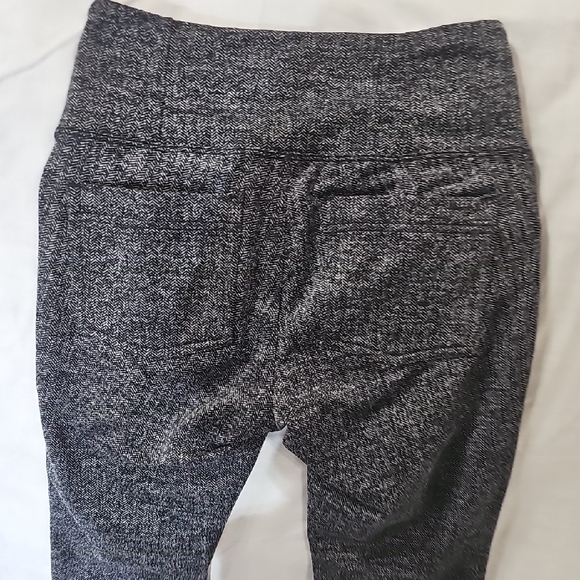 Athleta Black and Gray Patterned Leggings - Picture 4 of 4